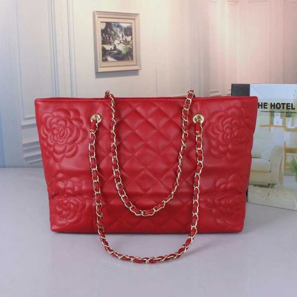 2023 new totes bag fashion ladies luxury brand designer camellia tote bag casual white one shoulder portable female leather chain shopping s
2023 new totes bag fashion ladies luxury brand designer camellia tote bag casual white one shoulder portable female leather chain shopping s