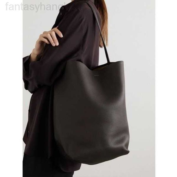 leather bags designer luxury female bags 2022 high capacity bucket portable one shoulder tote soft leather commuterclassic tote bag the row
leather bags designer luxury female bags 2022 high capacity bucket portable one shoulder tote soft leather commuterclassic tote bag the row