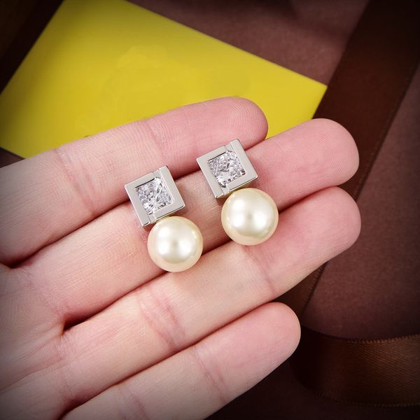 classic fashion simplicity style pearl double f stud earrings lady women hardware engraved f letter full diamond earring ear studs jewelry g, Golden;silver
classic fashion simplicity style pearl double f stud earrings lady women hardware engraved f letter full diamond earring ear studs jewelry g, Golden;silver
