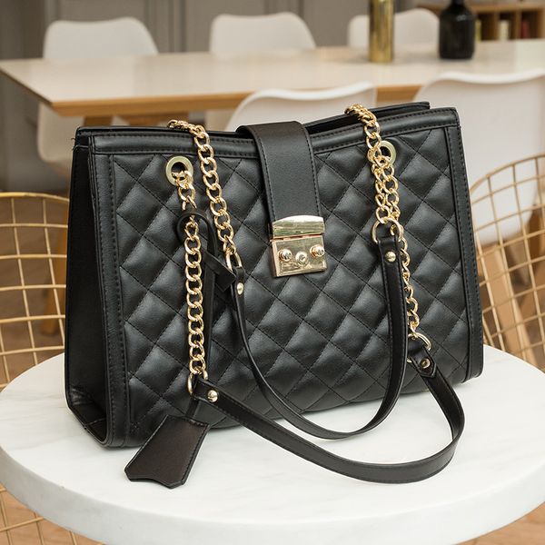 european and american fashion evening bag large capacity handbag small fragrant rhombic one shoulder crossbody bags
european and american fashion evening bag large capacity handbag small fragrant rhombic one shoulder crossbody bags