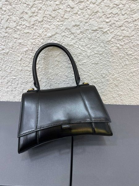 luxury designer handbag shoulder bags crossbody bag tote 2023 new women's high version letter advanced hourglass bags tote bag gift box
luxury designer handbag shoulder bags crossbody bag tote 2023 new women's high version letter advanced hourglass bags tote bag gift box