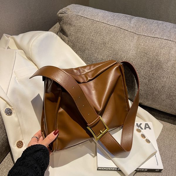 evening bags ladies style shoulder fashion big pillow soft leather women solid color messenger 221205
evening bags ladies style shoulder fashion big pillow soft leather women solid color messenger 221205