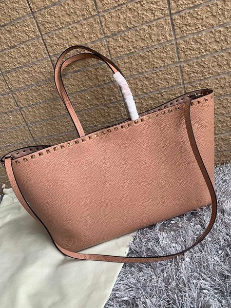 cow leather garavani rockstud bags 48cm yld 202212061 fashion women crossbody purse travel shoulder handbag
cow leather garavani rockstud bags 48cm yld 202212061 fashion women crossbody purse travel shoulder handbag