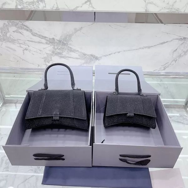 2022 paris fashion week handbags shoulder bags designer luxury wallets crossbody hourglass half round smooth crescent gift preferred brands, Black;red
2022 paris fashion week handbags shoulder bags designer luxury wallets crossbody hourglass half round smooth crescent gift preferred brands, Black;red