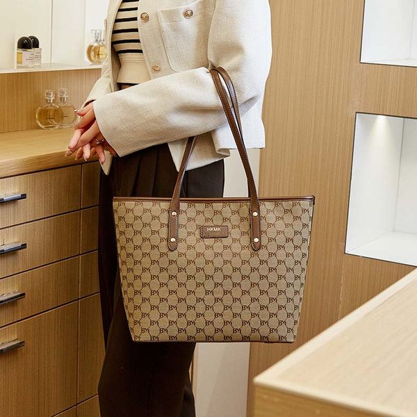 new fashion handbaglarge capacity classic one shoulder messenger bagwomen's luxury dinner bag suitable for casual collocation#c5672
new fashion handbaglarge capacity classic one shoulder messenger bagwomen's luxury dinner bag suitable for casual collocation#c5672