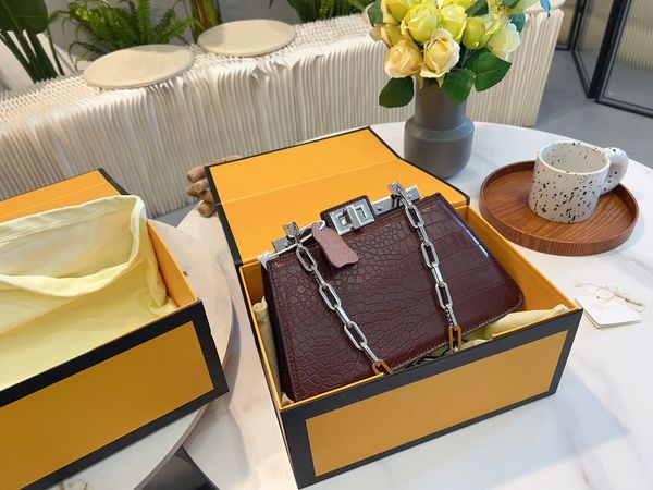 2022 new chain handheld one shoulder bag orange black green multiple choices to enjoy women's charm
2022 new chain handheld one shoulder bag orange black green multiple choices to enjoy women's charm