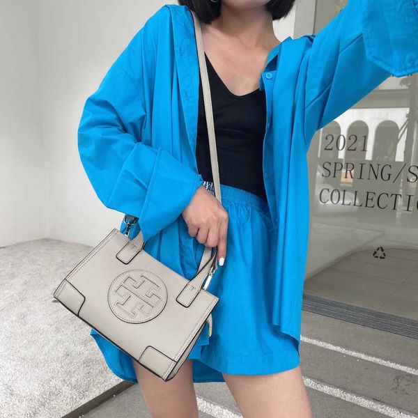 designer luxury women the tote bag fashion versatile handbags shoulder crossbody bags purse tories totes large capacity saddle wallets 7a 0m
designer luxury women the tote bag fashion versatile handbags shoulder crossbody bags purse tories totes large capacity saddle wallets 7a 0m