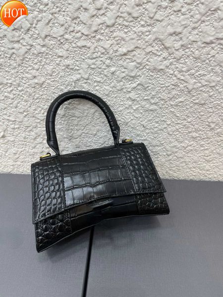 luxury designer handbag 2023 new high version b letter advanced hourglass bag leather cowhide pattern handheld single shoulder women's
luxury designer handbag 2023 new high version b letter advanced hourglass bag leather cowhide pattern handheld single shoulder women's