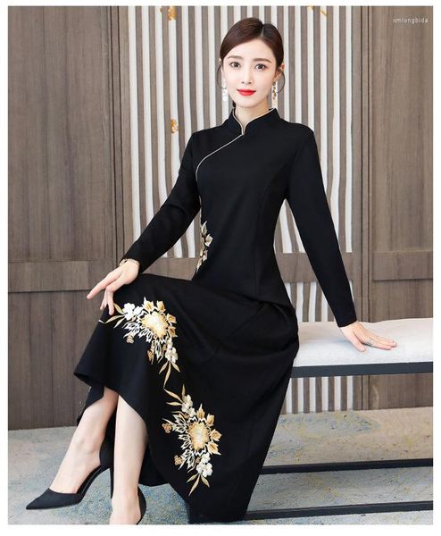 casual dresses chinese style retro embroidery thickened dress for women autumn and winter middle-aged mother modified cheongsam t1491, Black;gray
casual dresses chinese style retro embroidery thickened dress for women autumn and winter middle-aged mother modified cheongsam t1491, Black;gray