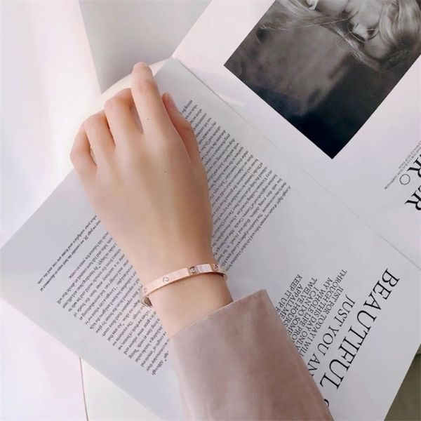 charm bracelets fashion jewelry gold silver rose '750 crd' chains bracelets bangle men femme bijoux pulseira with tools 221206, Golden;silver
charm bracelets fashion jewelry gold silver rose '750 crd' chains bracelets bangle men femme bijoux pulseira with tools 221206, Golden;silver
