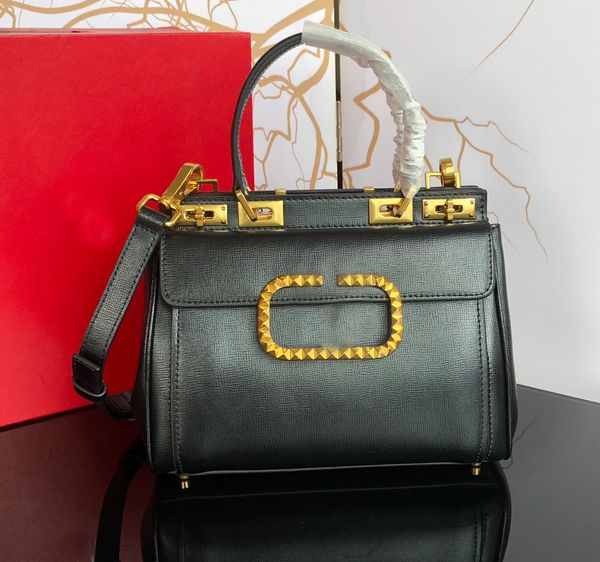 7a genuine leather totes rivet decoration crowhide handbags interiorl compartment adjustable single shoulder strap purse
7a genuine leather totes rivet decoration crowhide handbags interiorl compartment adjustable single shoulder strap purse