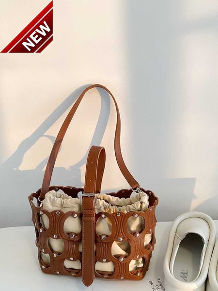 women's designer bags 2023 triumphal arch new hollow vegetable basket versatile rivet single shoulder tot shopping factory direct sales
women's designer bags 2023 triumphal arch new hollow vegetable basket versatile rivet single shoulder tot shopping factory direct sales