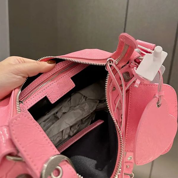 ble cagole 9a quality luxury le cagole le cagole shoulder bag lambskin leather pleated motorcycle women crossbody clutch purse pochette retr
ble cagole 9a quality luxury le cagole le cagole shoulder bag lambskin leather pleated motorcycle women crossbody clutch purse pochette retr