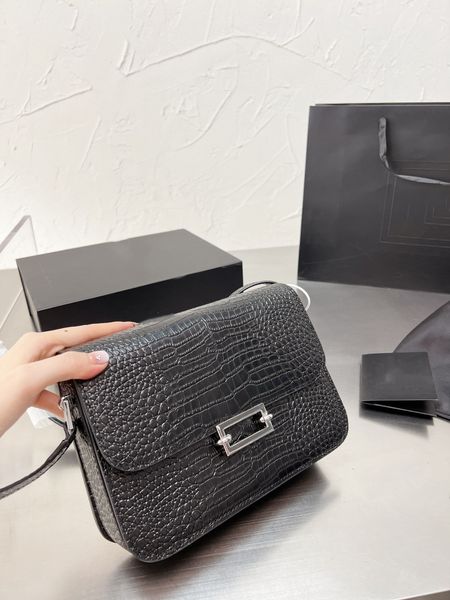 5a quality crossbody bag 2022 new fashion bags with letters canvas wholesale purses metal chain
5a quality crossbody bag 2022 new fashion bags with letters canvas wholesale purses metal chain