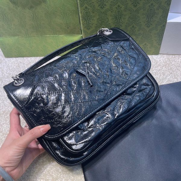 designer's bag full black messenger bag oil wax leather small/large wallet silver metal chain cross shoulder wallet handbag 23cm/28cm
designer's bag full black messenger bag oil wax leather small/large wallet silver metal chain cross shoulder wallet handbag 23cm/28cm