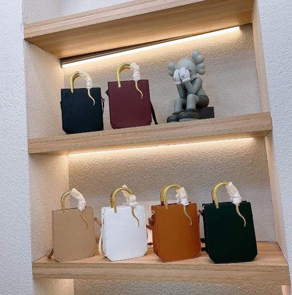 metal hand shank totes womens simple designer bags pure color leisure women mini shopping bag luxury leather single-shoulder bag fashion han
metal hand shank totes womens simple designer bags pure color leisure women mini shopping bag luxury leather single-shoulder bag fashion han