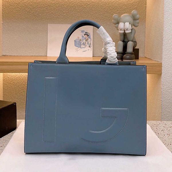 totes lady handbag tote bag shopping large capacity package designer shoulder beach fashion plain lettered printing smooth leather internal
totes lady handbag tote bag shopping large capacity package designer shoulder beach fashion plain lettered printing smooth leather internal