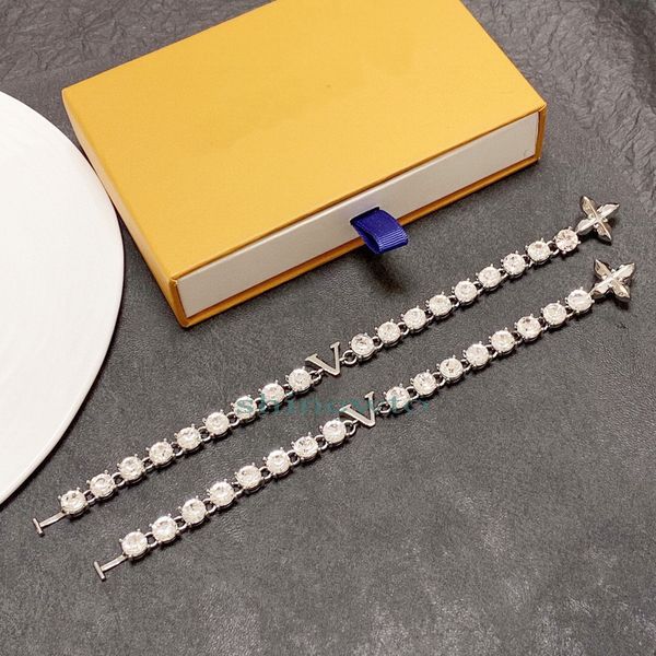 europe america style fashion chain crystals bracelet men women lady silver-colour metal v initials charm white zircon flower clasp mp3355, Black
europe america style fashion chain crystals bracelet men women lady silver-colour metal v initials charm white zircon flower clasp mp3355, Black