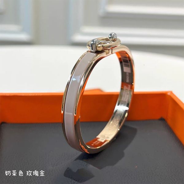 charm bracelets luxury bracelet woman fashion classic electroplating rose gold jewelry party favor 221206, Golden;silver
charm bracelets luxury bracelet woman fashion classic electroplating rose gold jewelry party favor 221206, Golden;silver