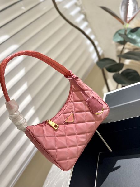 2022 designer's classic black one shoulder handbag makes you extraordinary
2022 designer's classic black one shoulder handbag makes you extraordinary