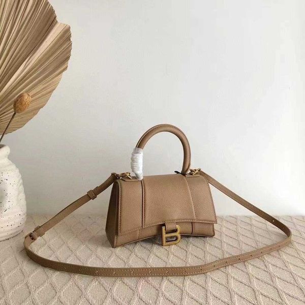 balenciga b family female summer lychee pattern hourglass light luxurys one shoulder slanting cross portable small women's bag
balenciga b family female summer lychee pattern hourglass light luxurys one shoulder slanting cross portable small women's bag