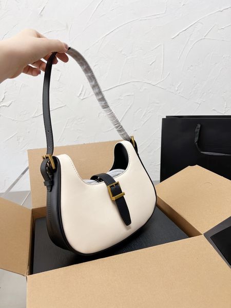 purse and handbags 2022 new fashion bags with letters canvas wholesale purses metal chain
purse and handbags 2022 new fashion bags with letters canvas wholesale purses metal chain