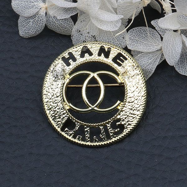 luxury design brand desinger brooch women love crystal rhinestone pearl letter brooches suit pin fashion jewelry clothing decoration accesso, Gray
luxury design brand desinger brooch women love crystal rhinestone pearl letter brooches suit pin fashion jewelry clothing decoration accesso, Gray