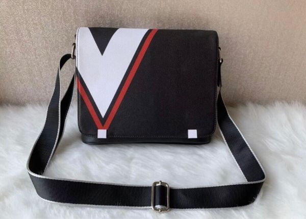new luxury men shoulder crossbody bag famous plaid leather retro fashion women messenger bags 3-in-1 sling bag purse
new luxury men shoulder crossbody bag famous plaid leather retro fashion women messenger bags 3-in-1 sling bag purse