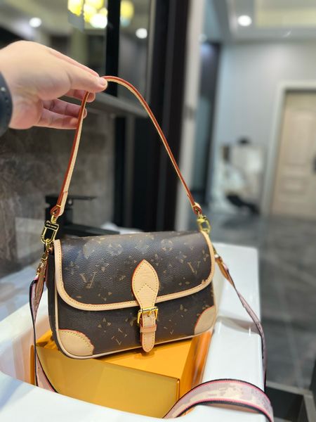 fashion designer bags for women ladies luxury brown white monograms reverse leather saddles bag handbags ladies crossbody one shoulder eveni
fashion designer bags for women ladies luxury brown white monograms reverse leather saddles bag handbags ladies crossbody one shoulder eveni