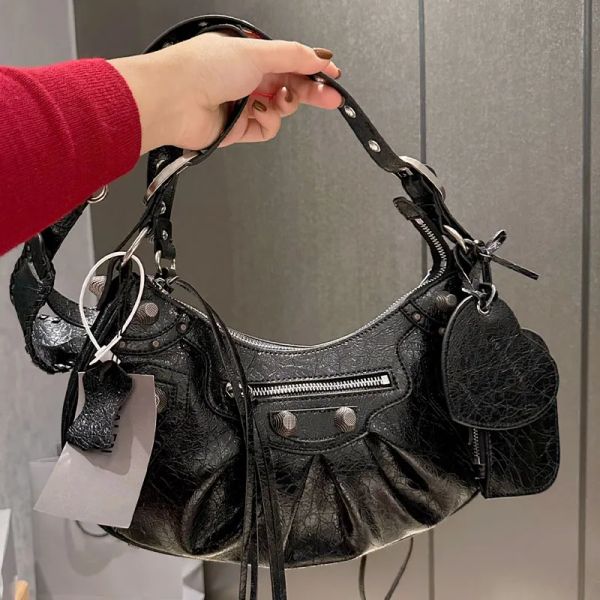 le cagole 9a quality men women luxury bags le cagole le cagole shoulder bag lambskin leather handbags pleated motorcycle crossbody clutch pu
le cagole 9a quality men women luxury bags le cagole le cagole shoulder bag lambskin leather handbags pleated motorcycle crossbody clutch pu