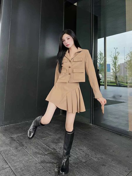 two piece dress 22 early autumn new classic triangle tooling coat a-line skirt sweet cool two pieces suit, White
two piece dress 22 early autumn new classic triangle tooling coat a-line skirt sweet cool two pieces suit, White