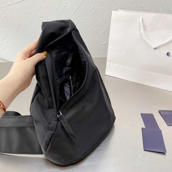 brand evening bags designer design crossbody men's fashion brand street chest women's street fashion casual bag size 
brand evening bags designer design crossbody men's fashion brand street chest women's street fashion casual bag size