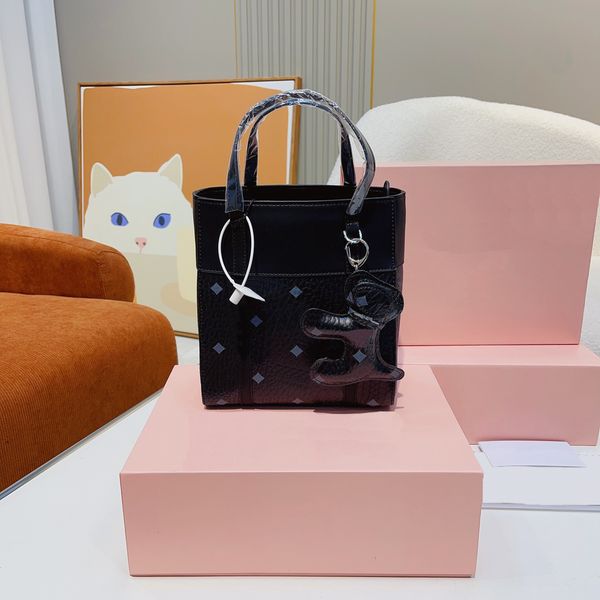 totes bag the tote bag women luxury bags handbags designer handbag womens fashion classic letter solid color lady
totes bag the tote bag women luxury bags handbags designer handbag womens fashion classic letter solid color lady