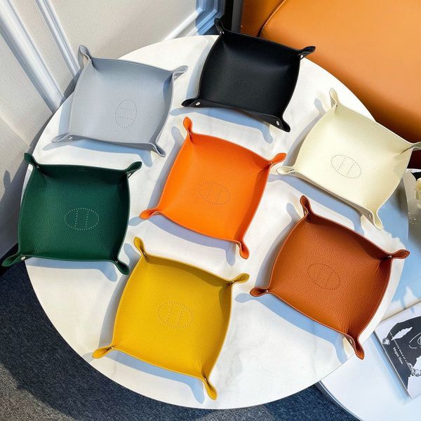 2022 designer jewelry box set h letter cowhide leather luxury brand gift box tray watch plate packaging holiday gifts, Black;white
2022 designer jewelry box set h letter cowhide leather luxury brand gift box tray watch plate packaging holiday gifts, Black;white