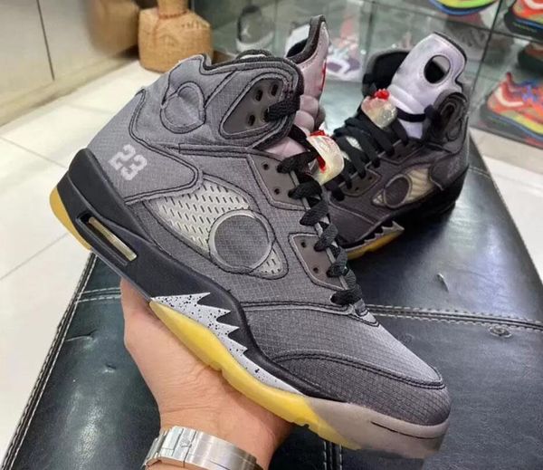 2023 release authentic off air 5 sail shoes white 5s black muslin fire red 3m reflective 23 men outdoor sports sneakers with original box si
2023 release authentic off air 5 sail shoes white 5s black muslin fire red 3m reflective 23 men outdoor sports sneakers with original box si