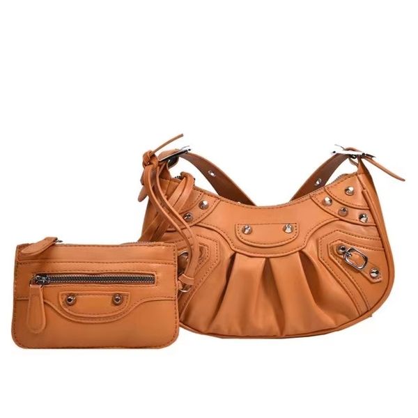 le cagole luxurys designer classic women's motorcycle armpit bag exterior half moon tote handbags le cagole crossbody handbag pochette
le cagole luxurys designer classic women's motorcycle armpit bag exterior half moon tote handbags le cagole crossbody handbag pochette