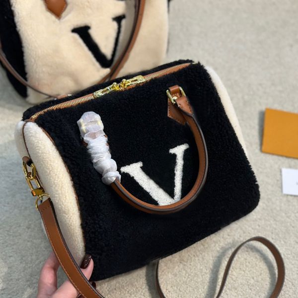 5a designer bag famous brand fashion exquisite fluffy winter patchwork color imitation lamb cashmere teddy handbag
5a designer bag famous brand fashion exquisite fluffy winter patchwork color imitation lamb cashmere teddy handbag