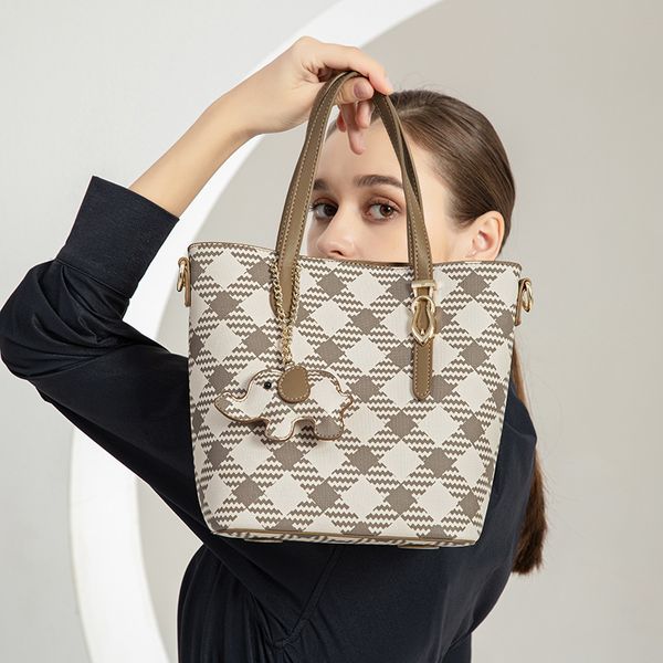 fashion woman luxurys men designers bags lady crossbody tote hobo shoulder purses handbags bag wallet the new christmas hit4
fashion woman luxurys men designers bags lady crossbody tote hobo shoulder purses handbags bag wallet the new christmas hit4