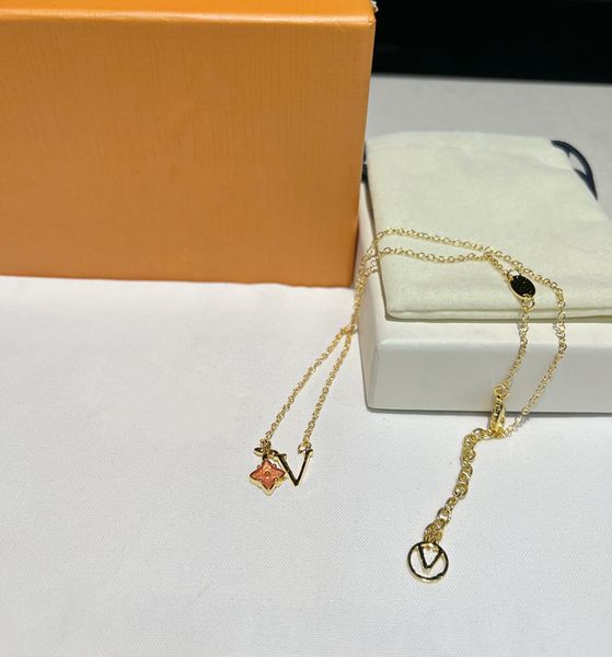 with box luxurys designer necklace classic letter flower high-end fashion pendants necklaces for women plus box factory wholesale jewelry, Silver
with box luxurys designer necklace classic letter flower high-end fashion pendants necklaces for women plus box factory wholesale jewelry, Silver