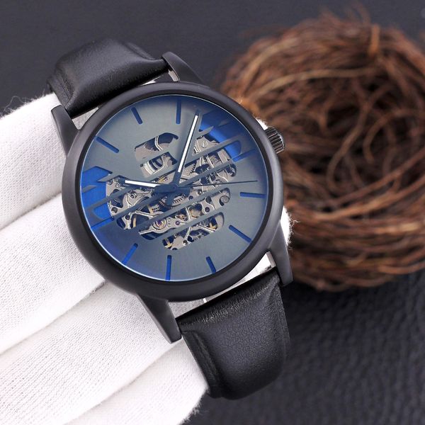 men's mechanical automatic watch 40mm hollow glow-in-the-dark leather strap business watch, Slivery;brown
men's mechanical automatic watch 40mm hollow glow-in-the-dark leather strap business watch, Slivery;brown