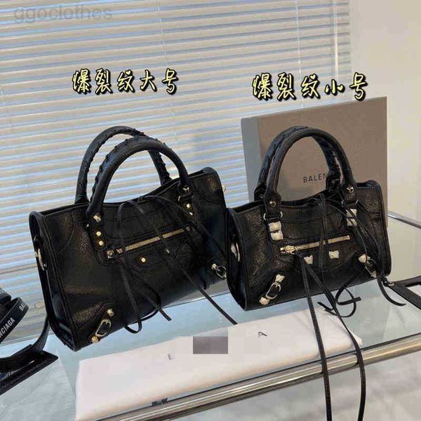luxurious design balencaigaity bag motorcycle bag super cool motorcycle girl's favorite fashionable and versatile piece
luxurious design balencaigaity bag motorcycle bag super cool motorcycle girl's favorite fashionable and versatile piece