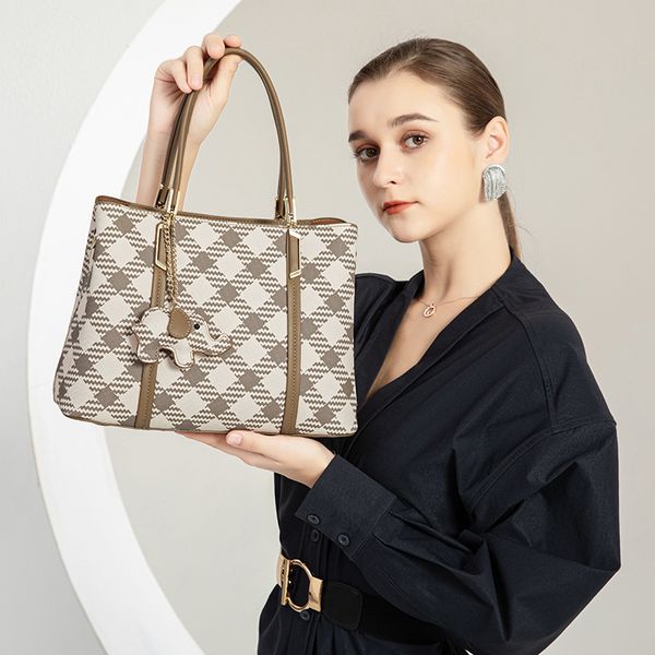 fashion woman luxurys men designers bags lady crossbody tote hobo shoulder purses handbags bag wallet the new christmas hit2
fashion woman luxurys men designers bags lady crossbody tote hobo shoulder purses handbags bag wallet the new christmas hit2