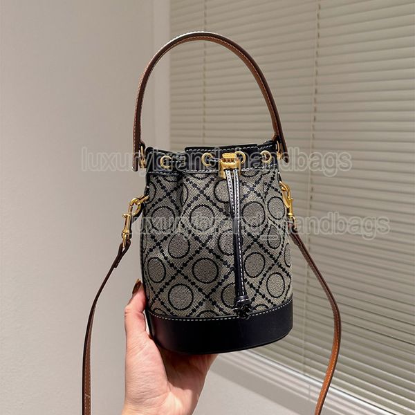designer totes bags luxury brand tote handbags fashion women shoulder crossbody bags letter printing messenger purses drawstring bucket back
designer totes bags luxury brand tote handbags fashion women shoulder crossbody bags letter printing messenger purses drawstring bucket back