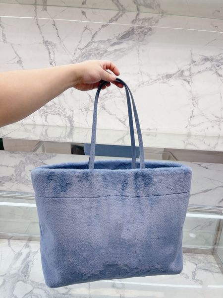 2023 designer bags winter plush totes candy color women shopping bags embossing letter furry fluffy high capacity vacation single-shoulder
2023 designer bags winter plush totes candy color women shopping bags embossing letter furry fluffy high capacity vacation single-shoulder