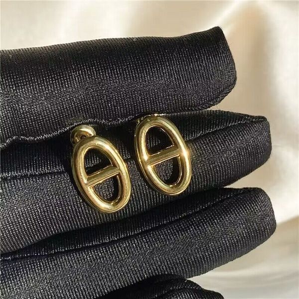 luxury women earrings fashion designer letter diamond stud earring for woman gift, Golden;silver
luxury women earrings fashion designer letter diamond stud earring for woman gift, Golden;silver