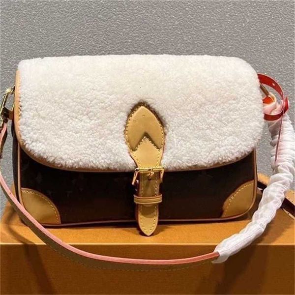 2022 new fashion luxury high beauty evening handbags autumn and winter latest women's bag plush cute one shoulder crossbody french stic
2022 new fashion luxury high beauty evening handbags autumn and winter latest women's bag plush cute one shoulder crossbody french stic