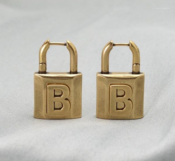 stud retro letter b lock earrings highquality brass material to create personality exaggerated highend metal3005597, Golden;silver
stud retro letter b lock earrings highquality brass material to create personality exaggerated highend metal3005597, Golden;silver