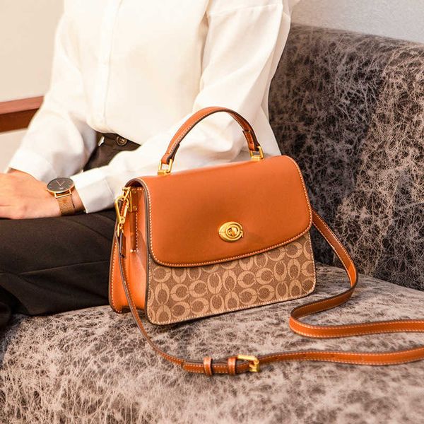 2023 trendy brand fashion a woman's bag high sense small crowd texture msenger new dign women's versatile trend
2023 trendy brand fashion a woman's bag high sense small crowd texture msenger new dign women's versatile trend