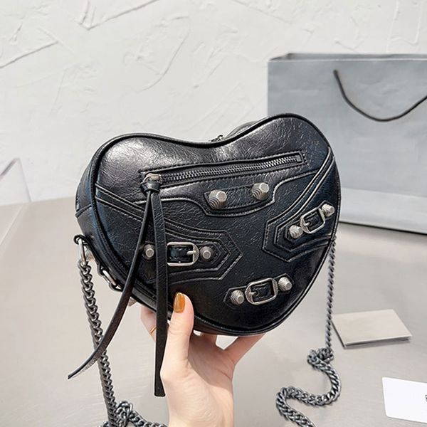 rivet love bags chains crossbody bag shoulder handbag purse plain hearts women wallet design zipper hardware fashion belt buckle decoration
rivet love bags chains crossbody bag shoulder handbag purse plain hearts women wallet design zipper hardware fashion belt buckle decoration
