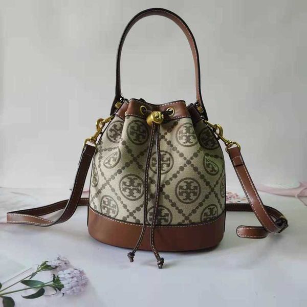 designer luxury women the tote bag fashion versatile handbags shoulder crossbody bags purse tories totes large capacity saddle wallets 7a ab
designer luxury women the tote bag fashion versatile handbags shoulder crossbody bags purse tories totes large capacity saddle wallets 7a ab